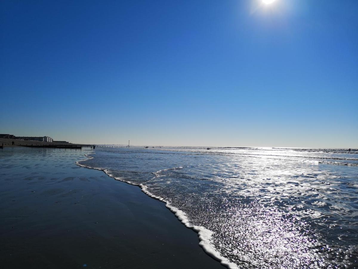 Апартаменты Hightide - Bracklesham Bay Чичестер Экстерьер фото